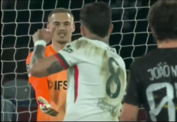 气得不轻，约恩森89分钟出球失误险丢球，恩佐冲其怒吼+砸球